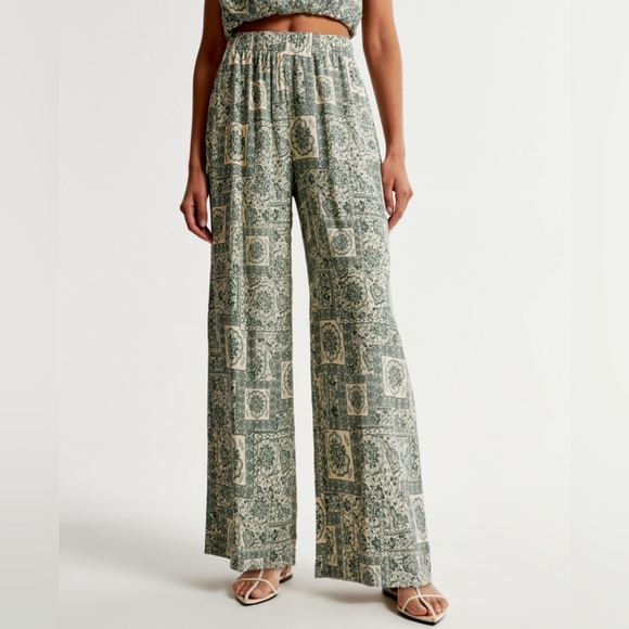 Abercrombie and Fitch Crinkle Texture Pull on Pants Size M - Picture 2 of 3